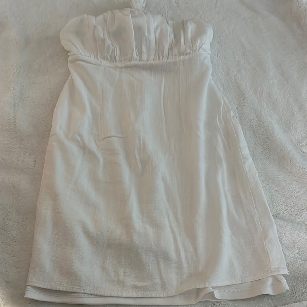 Elegant White Strapless Dress